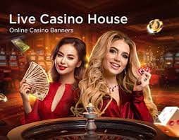Pemandangan layar smartphone dengan aplikasi hiburan sports dan casino dalam bahasa Indonesia